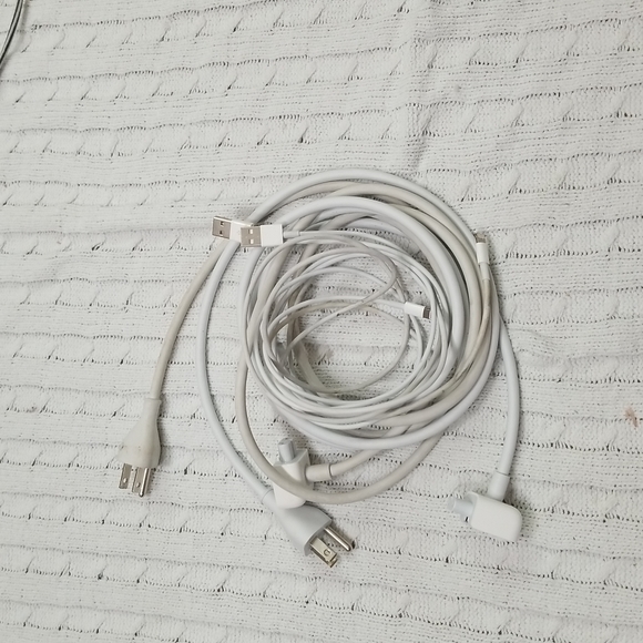 Apple Other - 6/$30🌴Lot of 4 Apple Cords